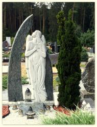 Angelas -- suomiskas  granitas. Bareljefas.